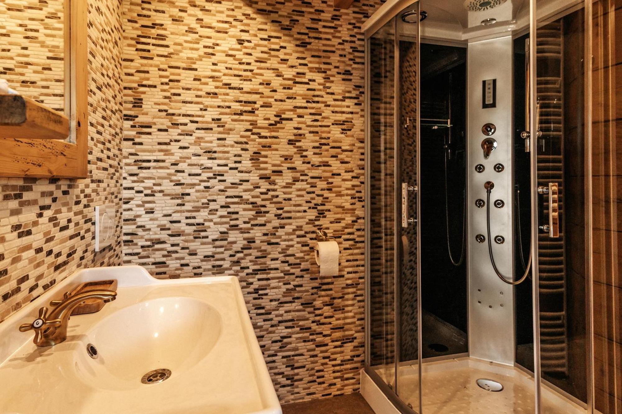 Gostilnica Orle - Sleeping In The Tower Hotel Skofljica Exterior photo